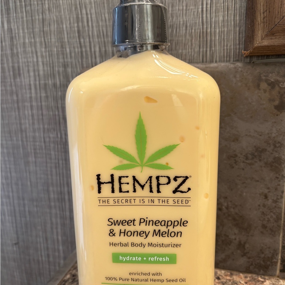 Hempz Pineapple & Melon Herbal Moisturizer